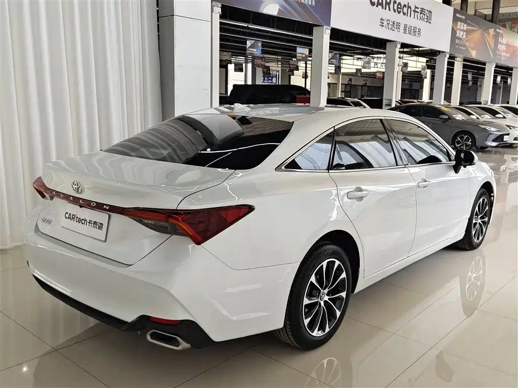 Toyota Avalon 2023 2.0L Luxury Edition фото 15