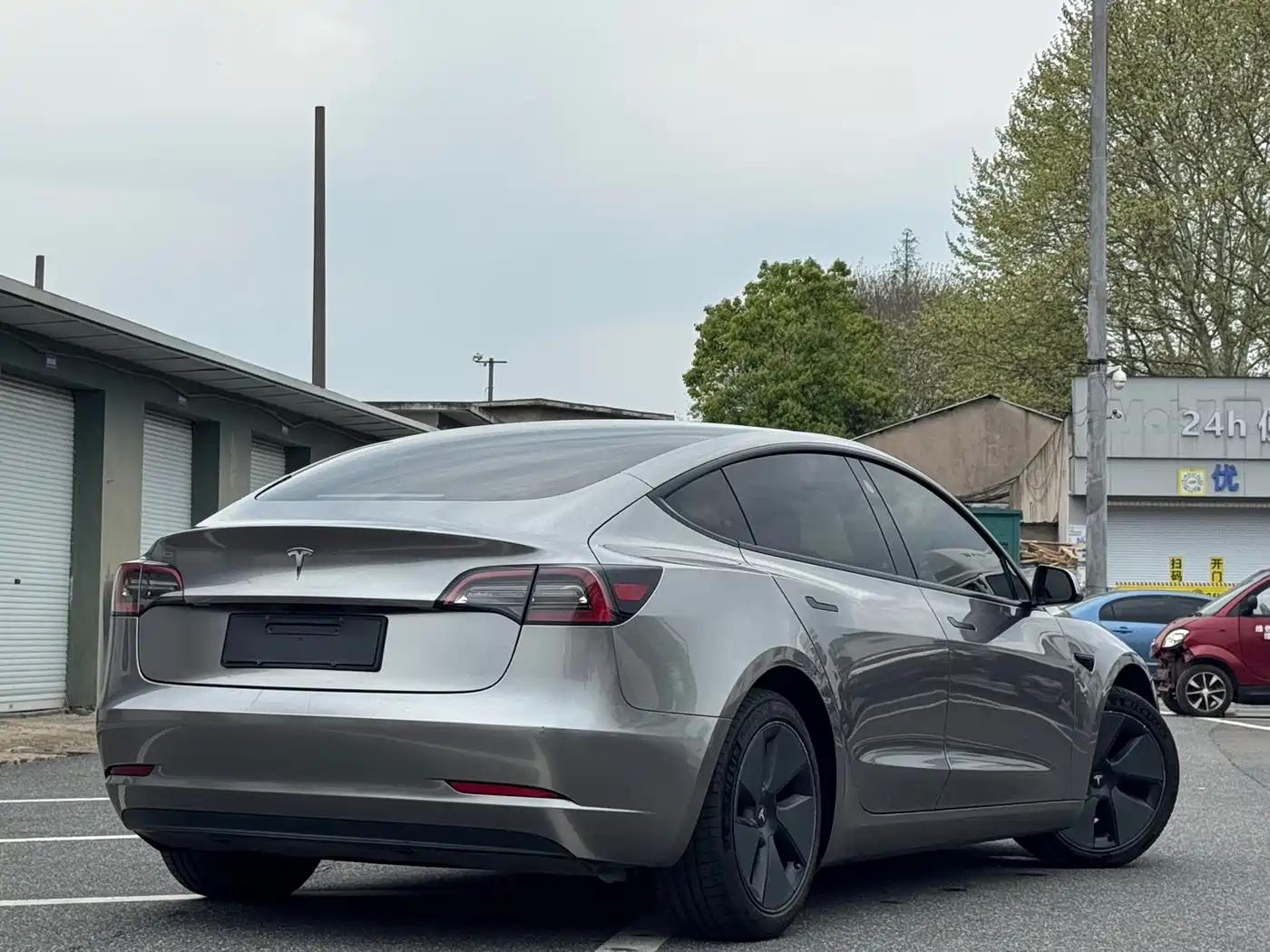 TESLA MODEL 3