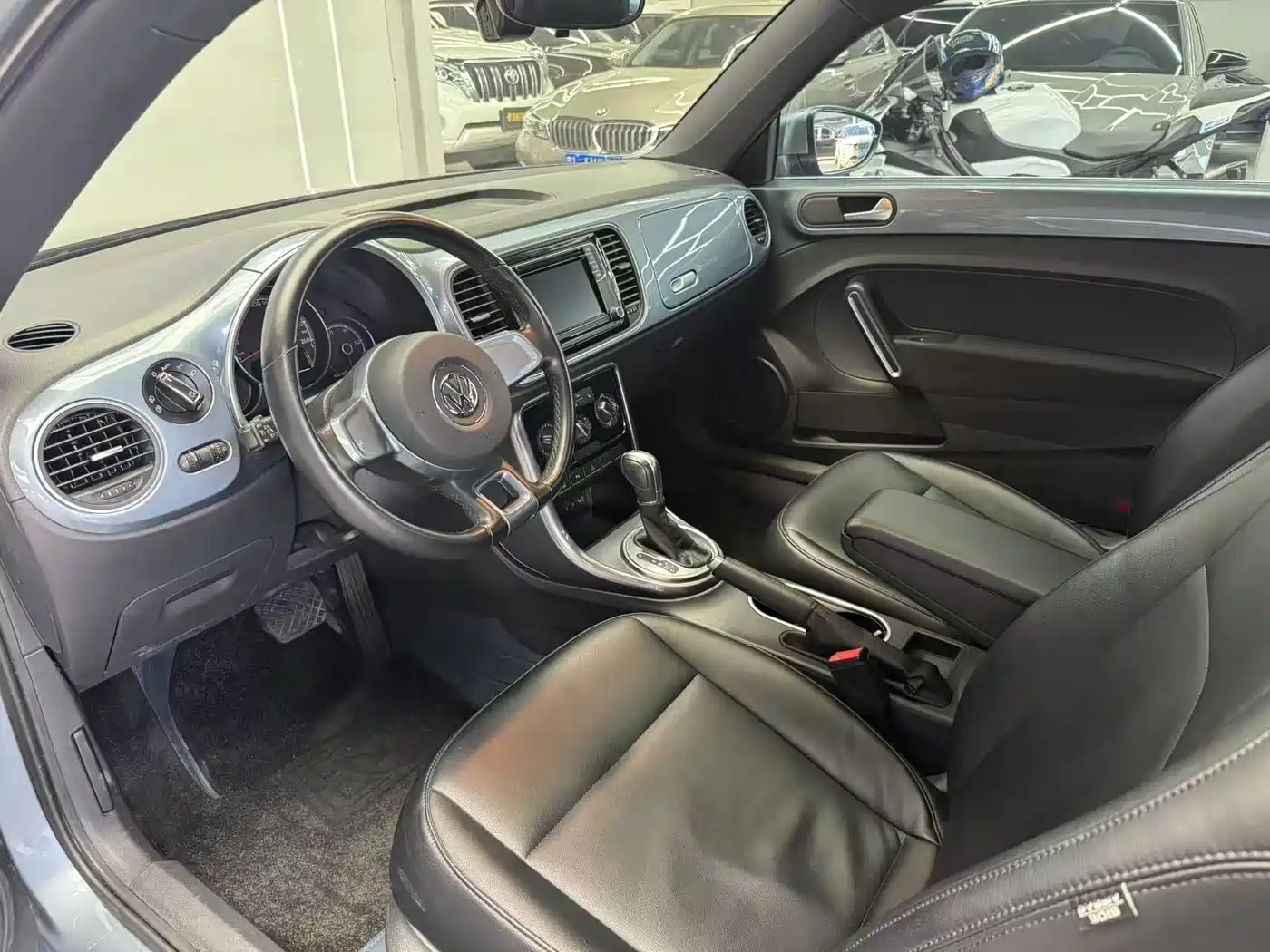 Volkswagen Beetle 2018 180TSI Trend Joy Edition фото 9