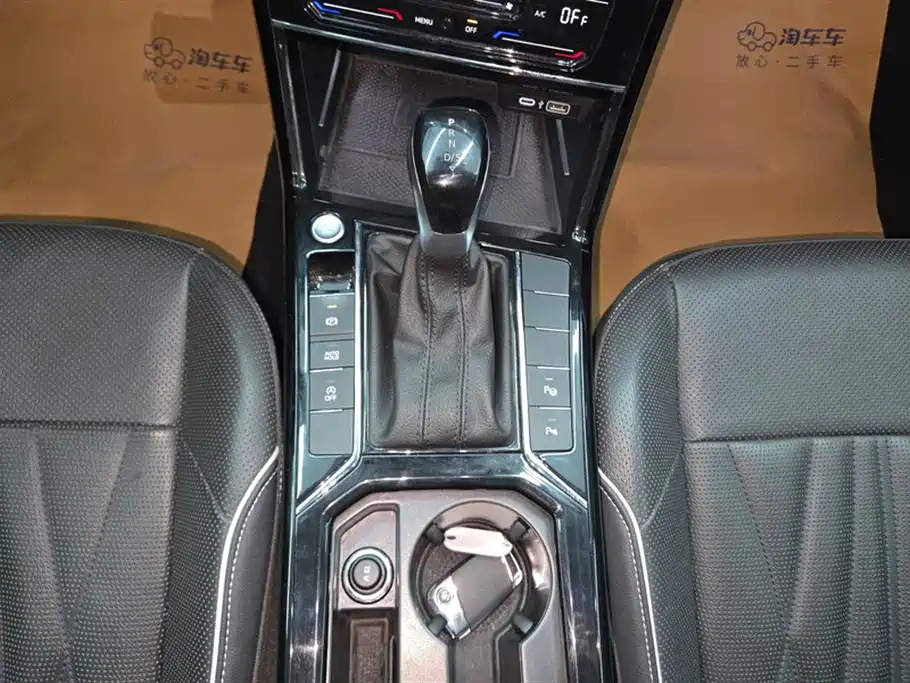 Volkswagen Passat 2022 330TSI Luxury Edition фото 16