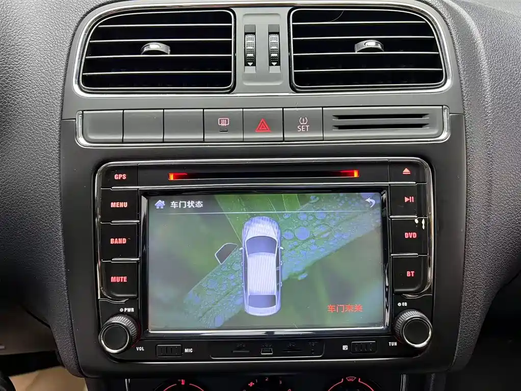 Volkswagen Polo 2014 1.6L Automatic Comfort Edition фото 7