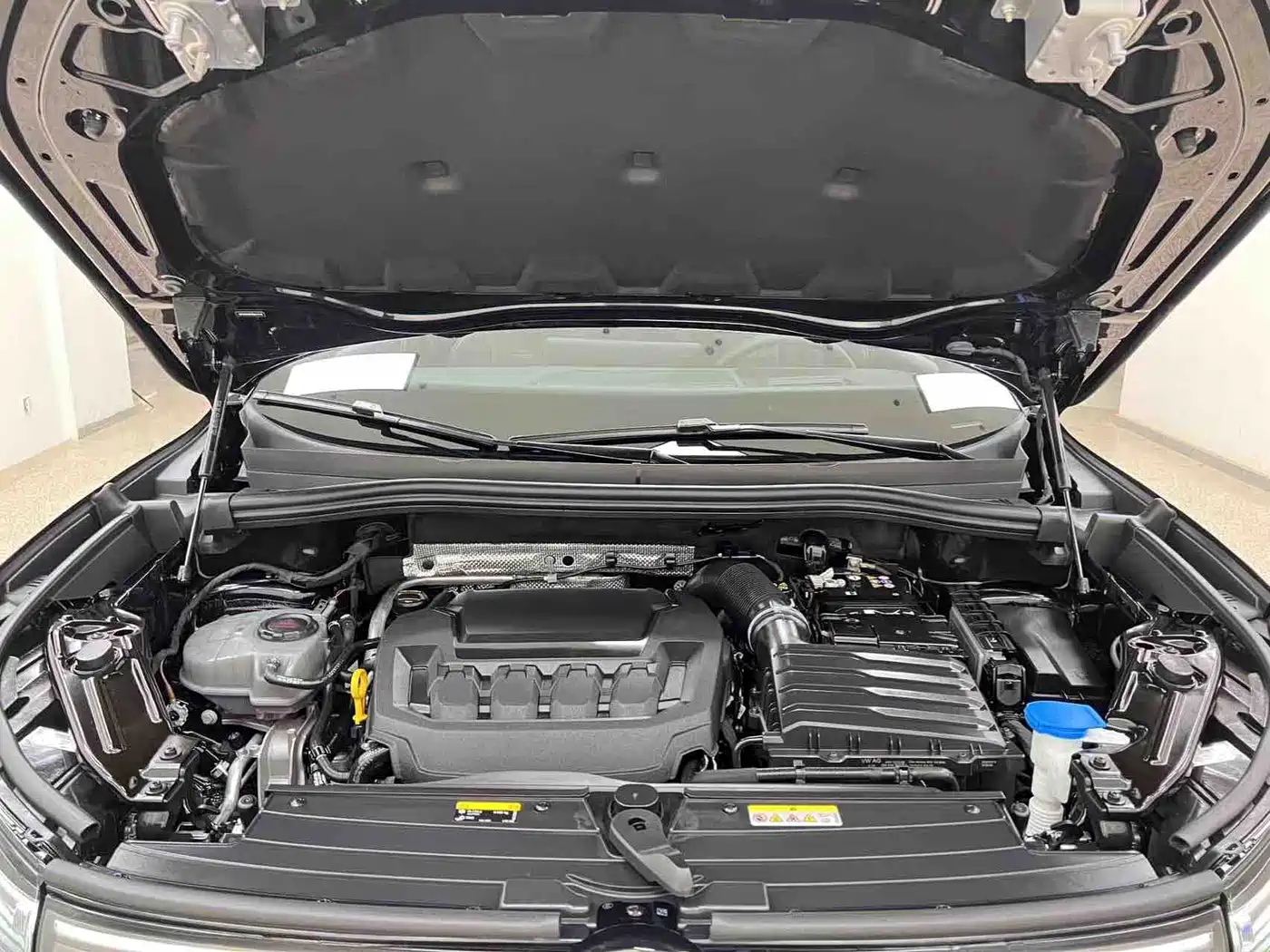 Volkswagen Tiguan L 2025 PRO 380TSI 2WD R-Line Smart Leader Edition фото 22