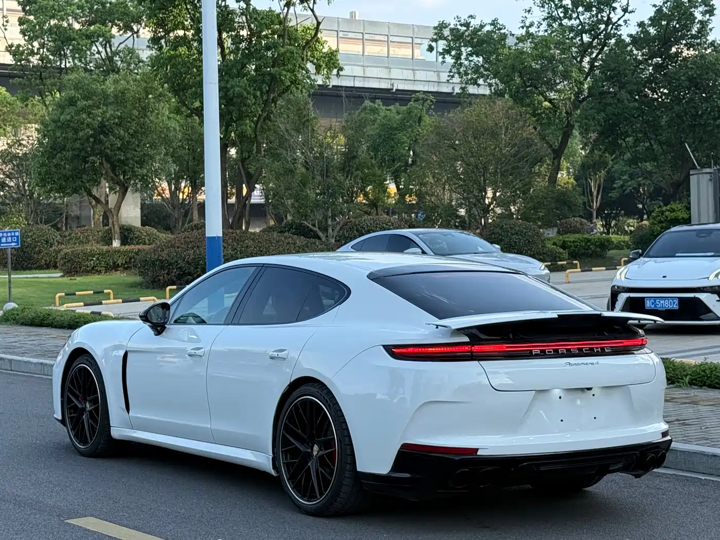 Porsche Panamera 2014 Panamera 4 3.0T фото 4