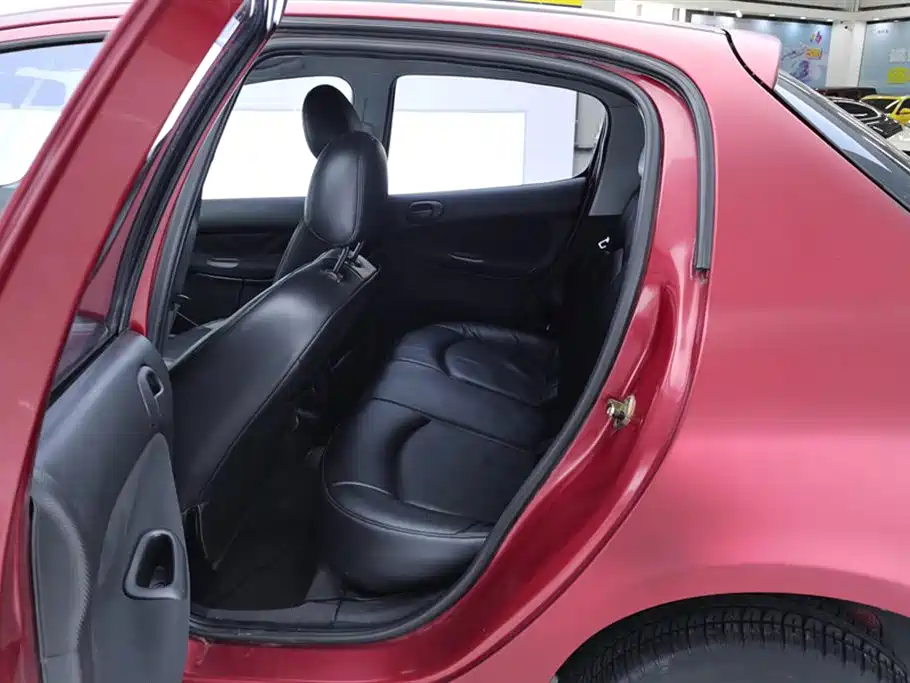 Peugeot 207 2011 Hatchback 1.4L Manual Joy Edition фото 11