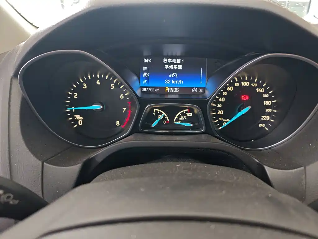 Фото 8 - Ford Focus