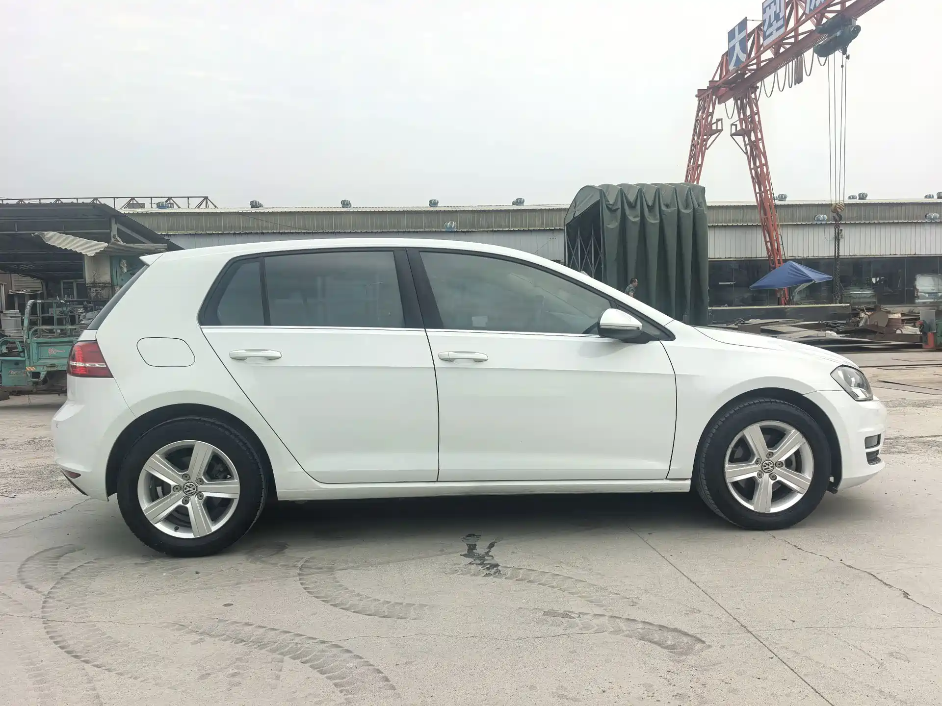 Фото 5 - Volkswagen Golf