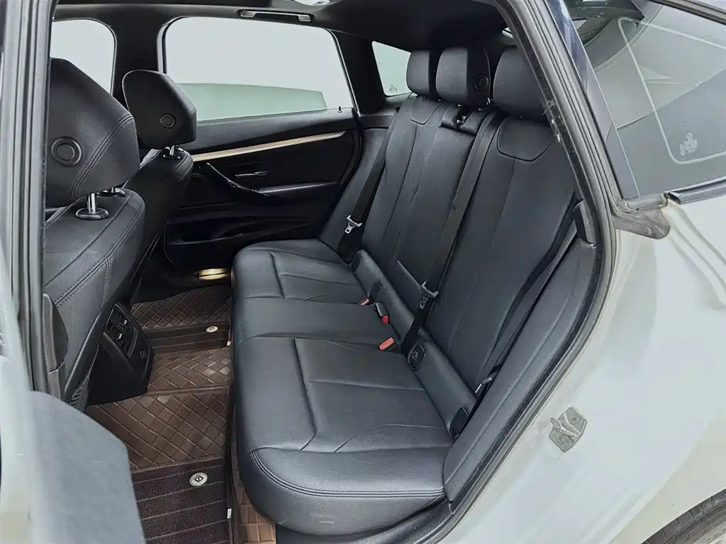 BMW 3 Series GT 2020 320i M Sport Package фото 13