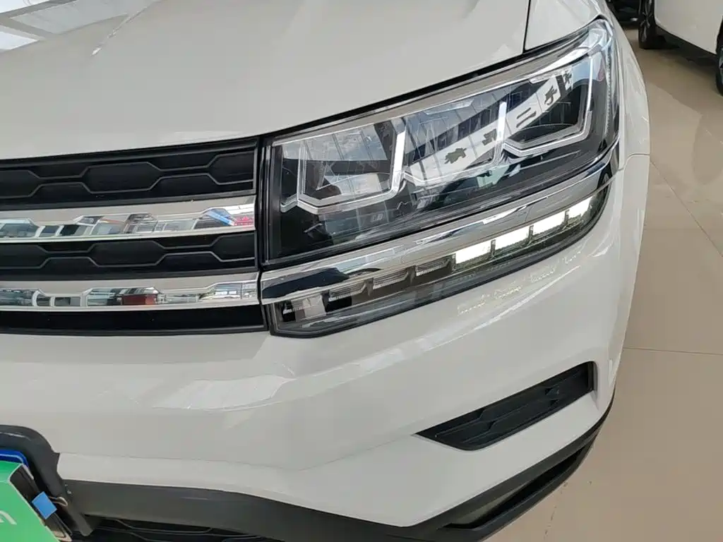 صورة 24 - Volkswagen Tharu