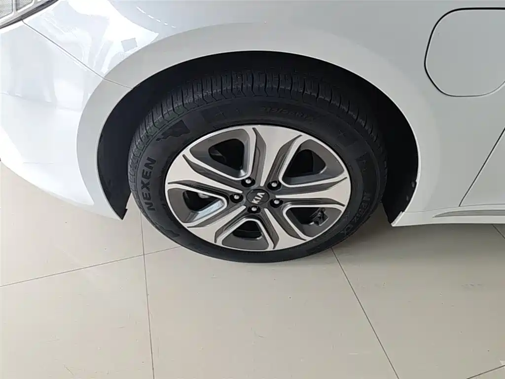 Kia K5 New Energy 2019 2.0L LUX фото 23