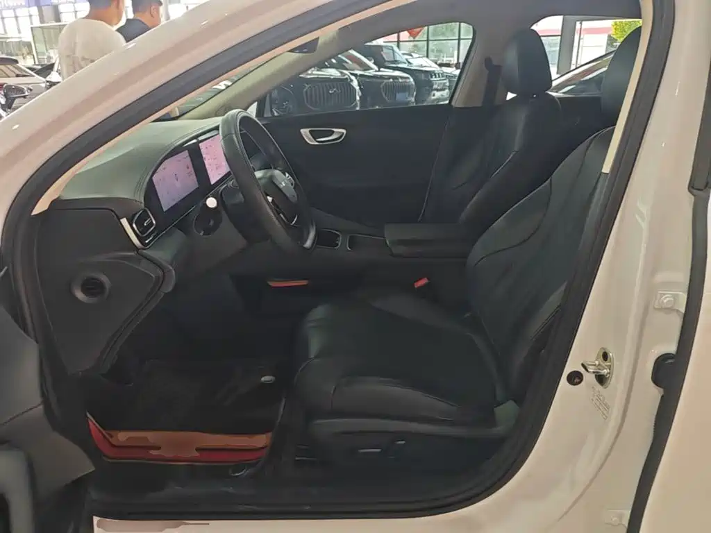 Roewe D7 2024 2023 DMH 125km Beyond Edition
