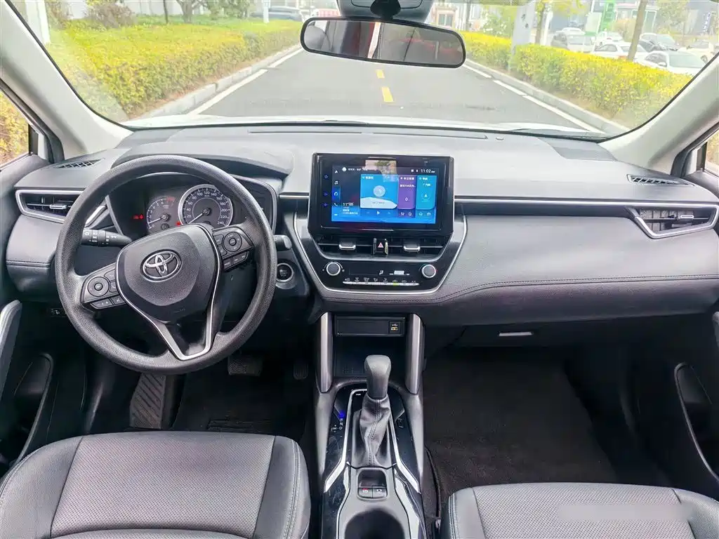 Toyota Frontlander 2022 2.0L CVT Luxury PLUS Edition фото 15