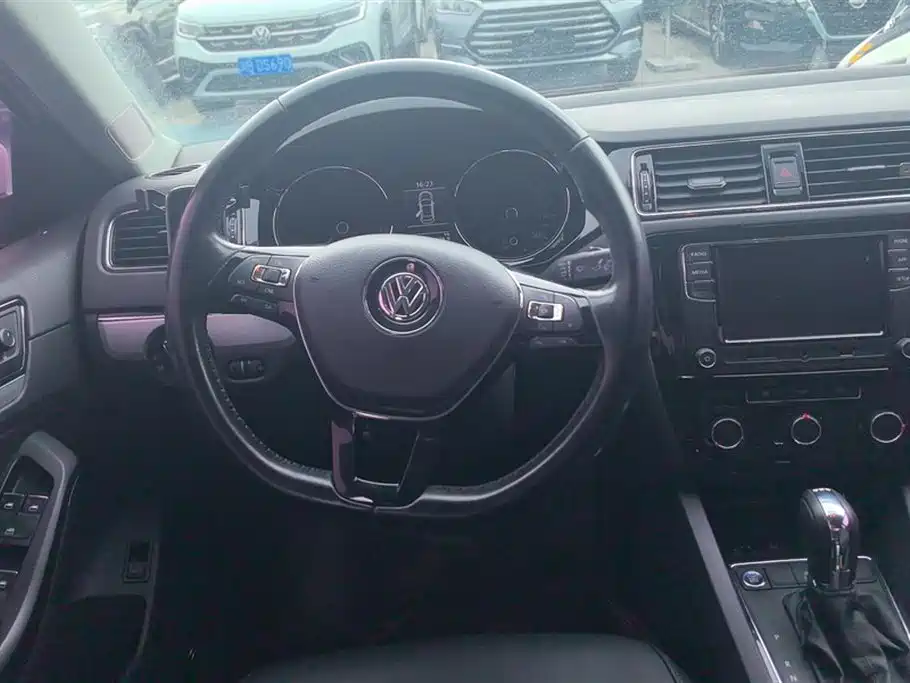 Volkswagen Sagitar 2017 280TSI Automatic R-Line фото 15