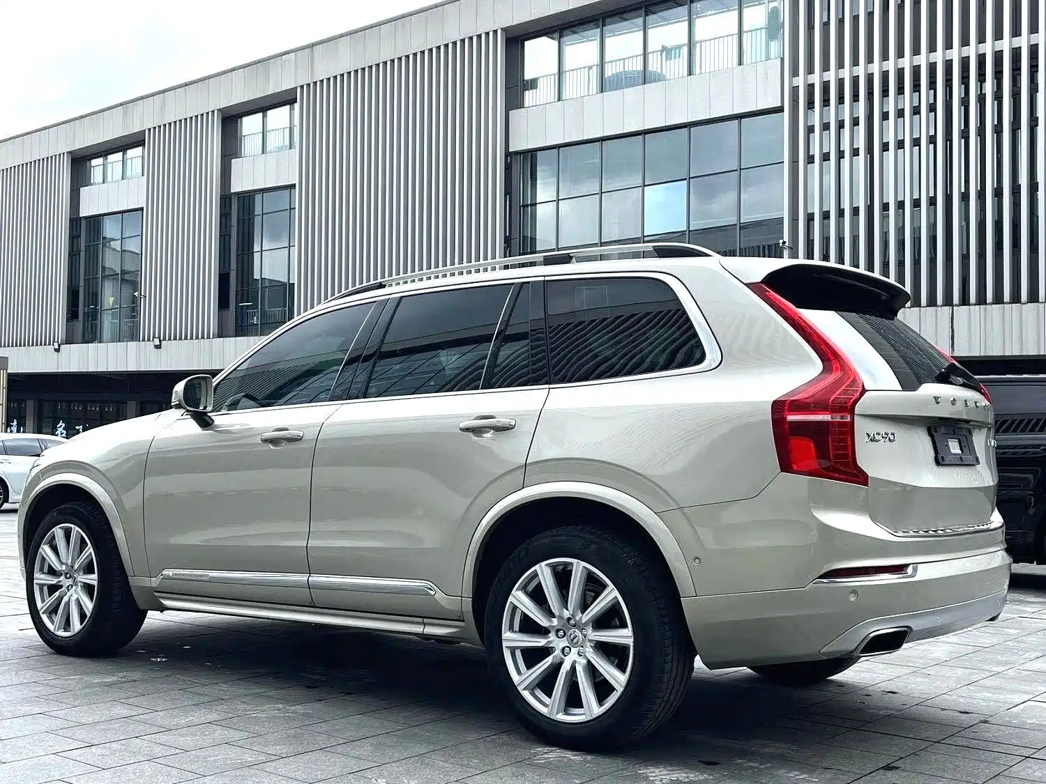 Фото 10 - Volvo XC90