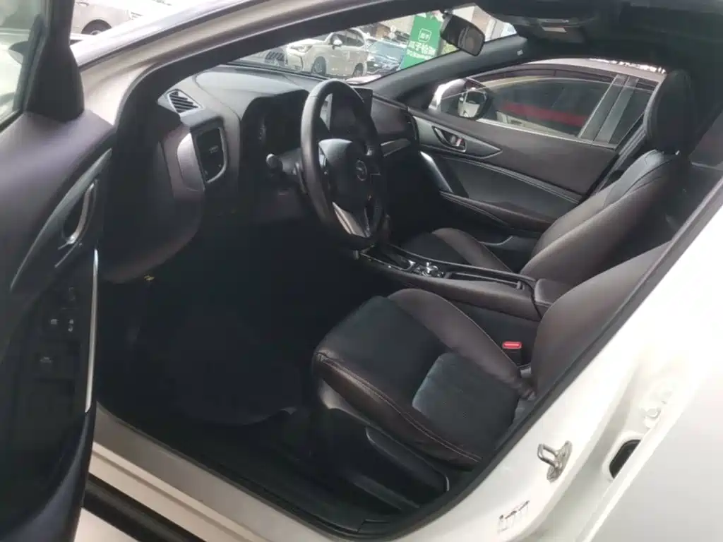 Mazda CX-4 2016 2016 2.5L AWD Sky Passion Edition