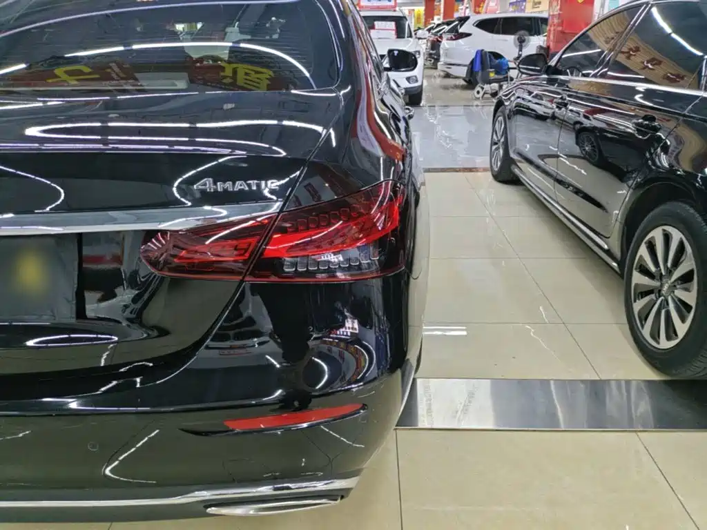 Photo 8 - Mercedes-Benz E-Class
