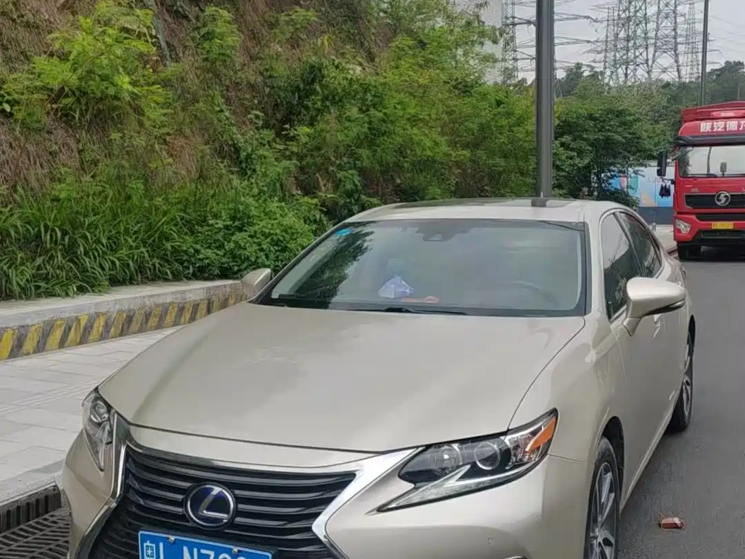 Lexus ES 2015 300h Comfort Edition