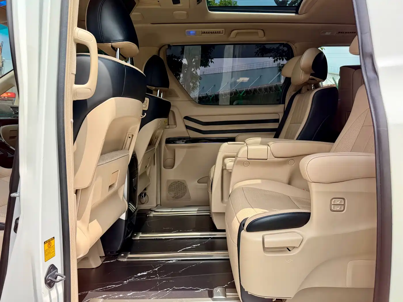 Toyota Alphard 2012 3.5L Luxury Edition фото 7