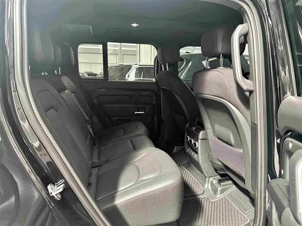 Land Rover Defender 2026 2025 110 3.0T P400 Dark Special Edition