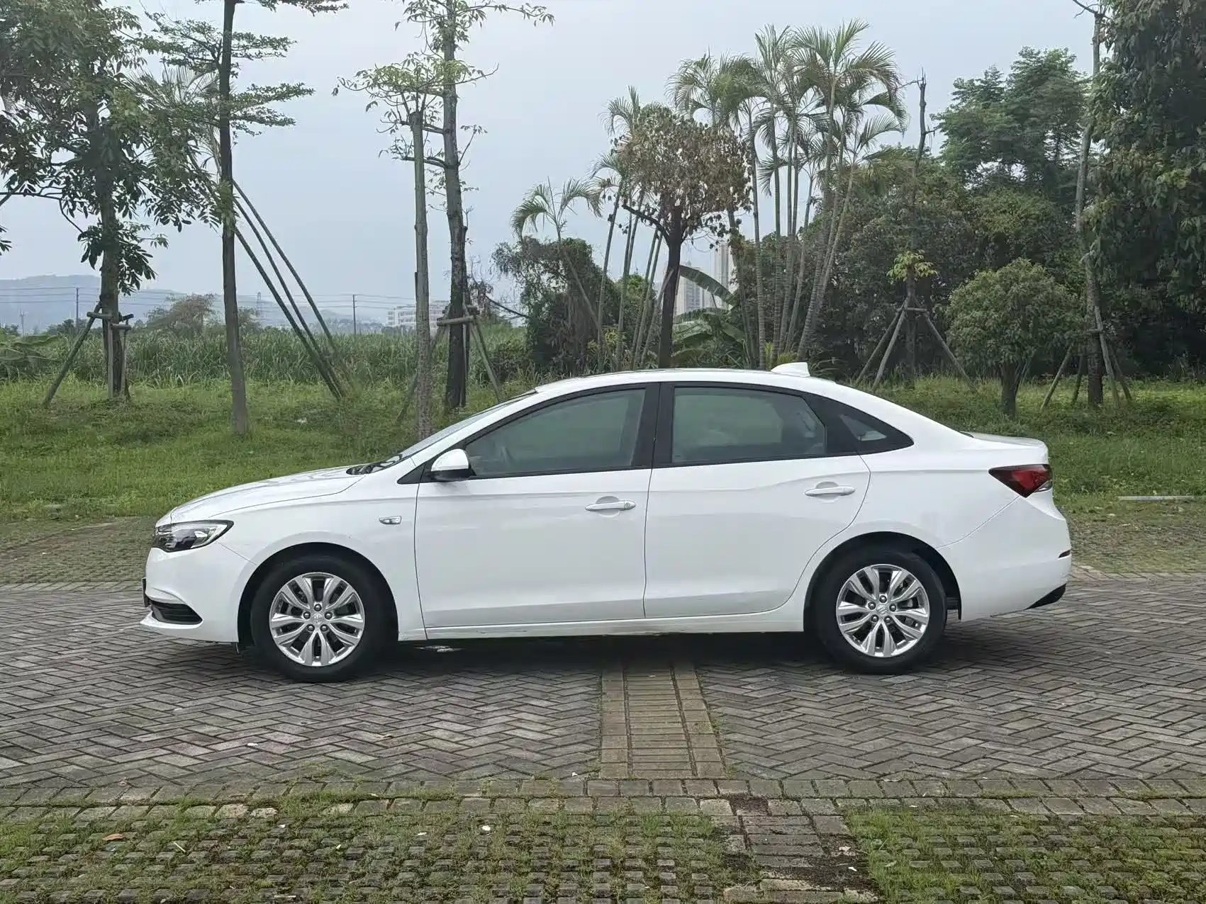 Фото 14 - Buick Excelle