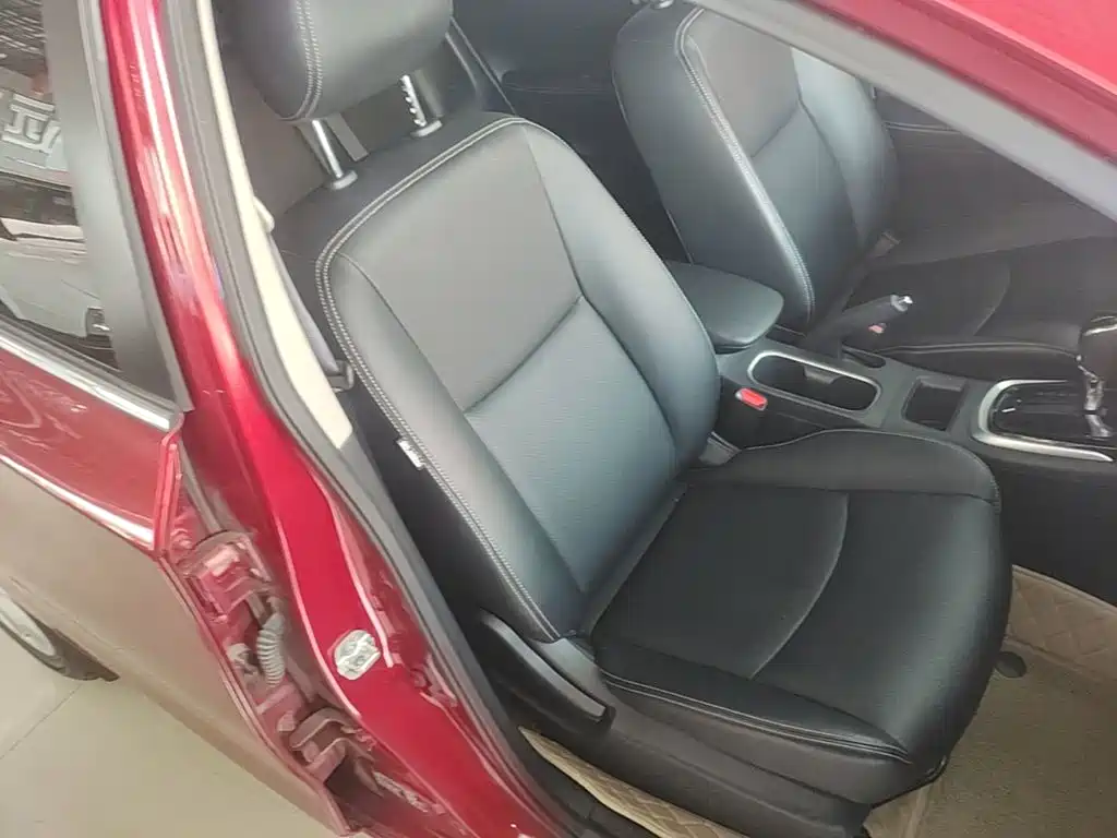 Фото 25 - Nissan Tiida