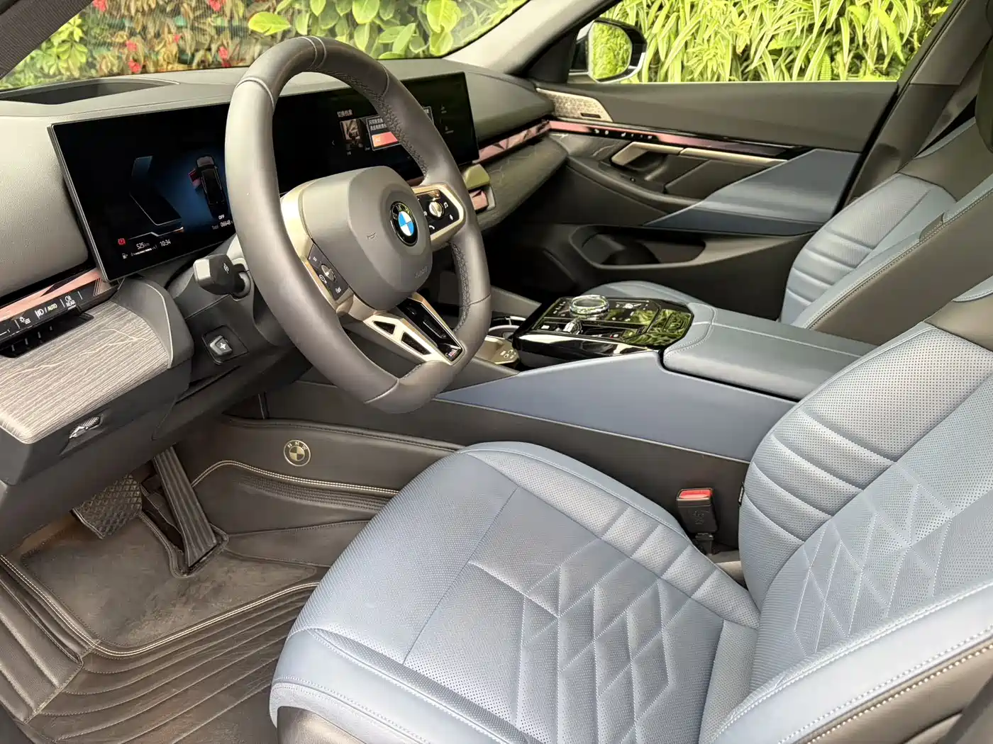 BMW 5 Series 2025 530Li Premium M Sport Package фото 9