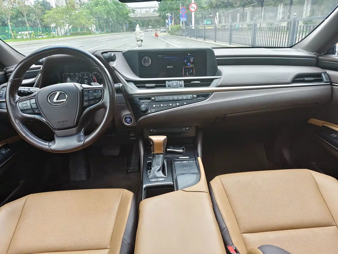 Фото 8 - Lexus ES