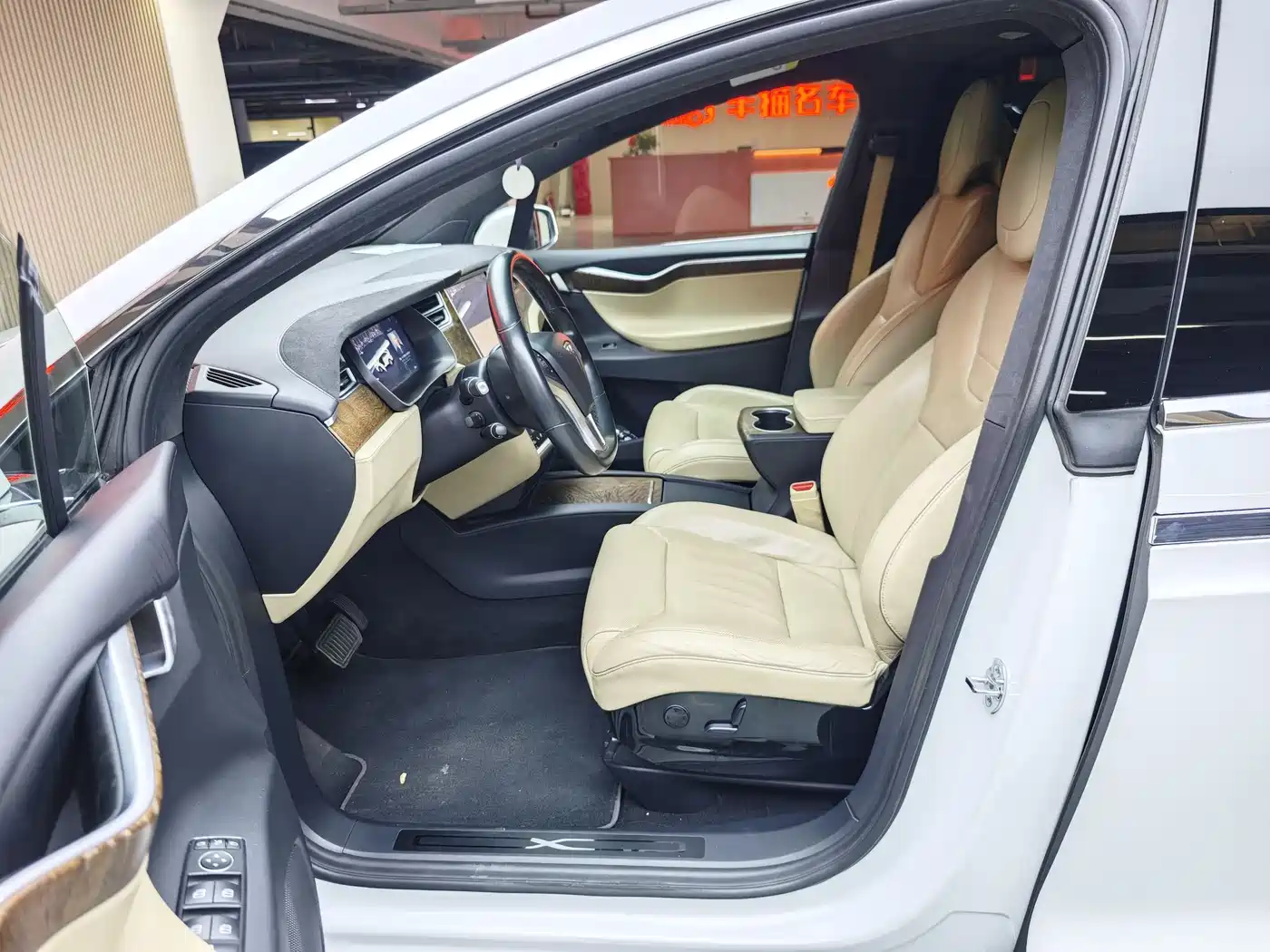 TESLA MODEL X