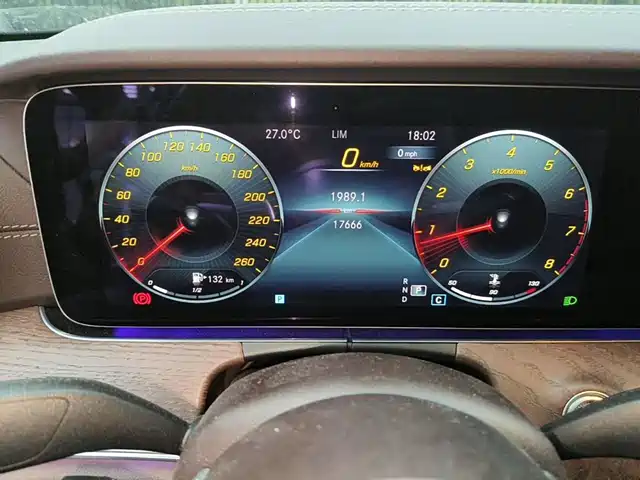 Mercedes-Benz E-Class 2023 E 300 L Luxury — фото 4