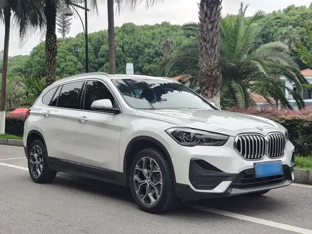 BMW X1 2022 sDrive25Li Leading — фото 3