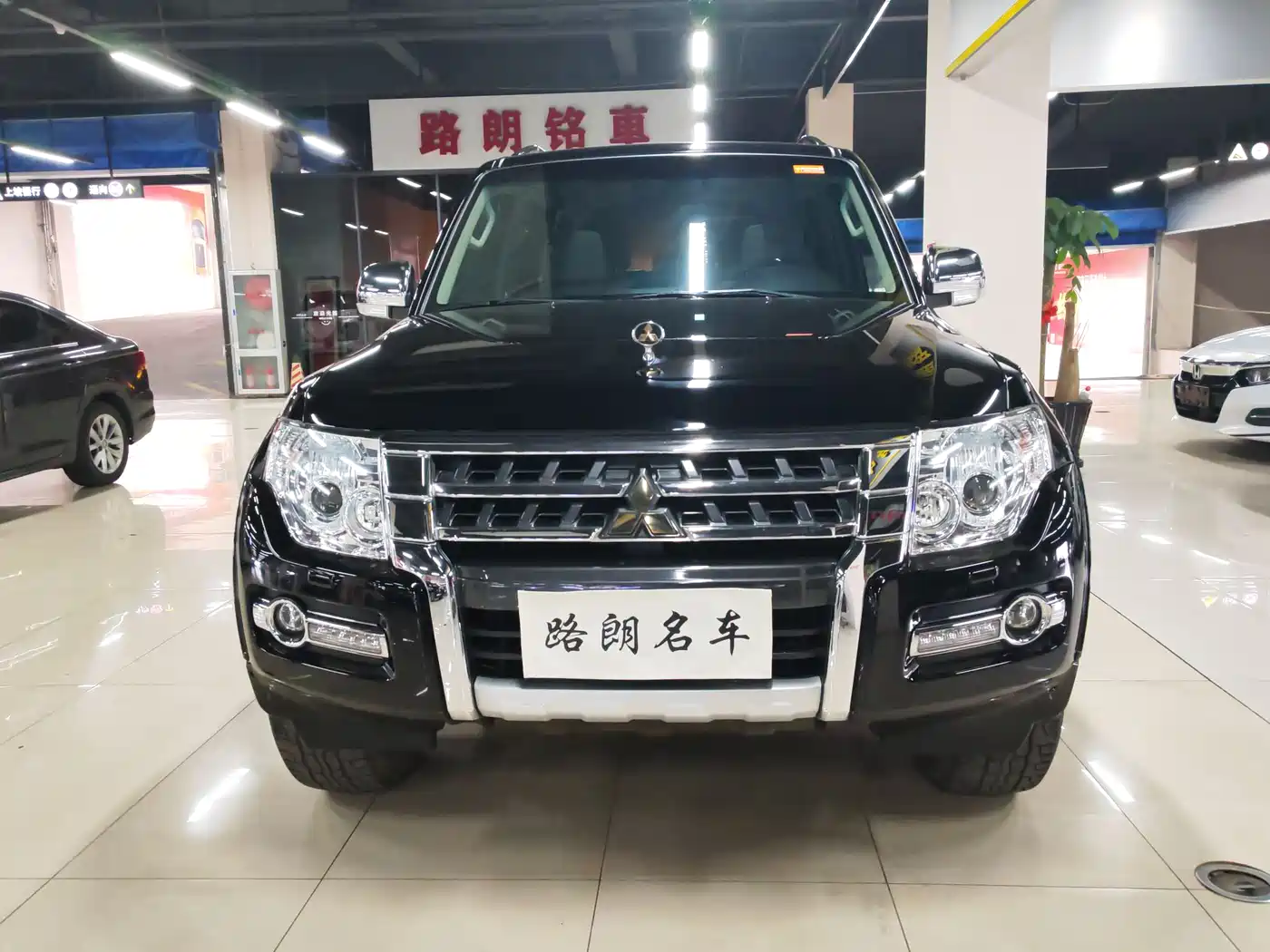 Mitsubishi Pajero (Import) 2020 3.0L Automatic Premium Edition фото 2