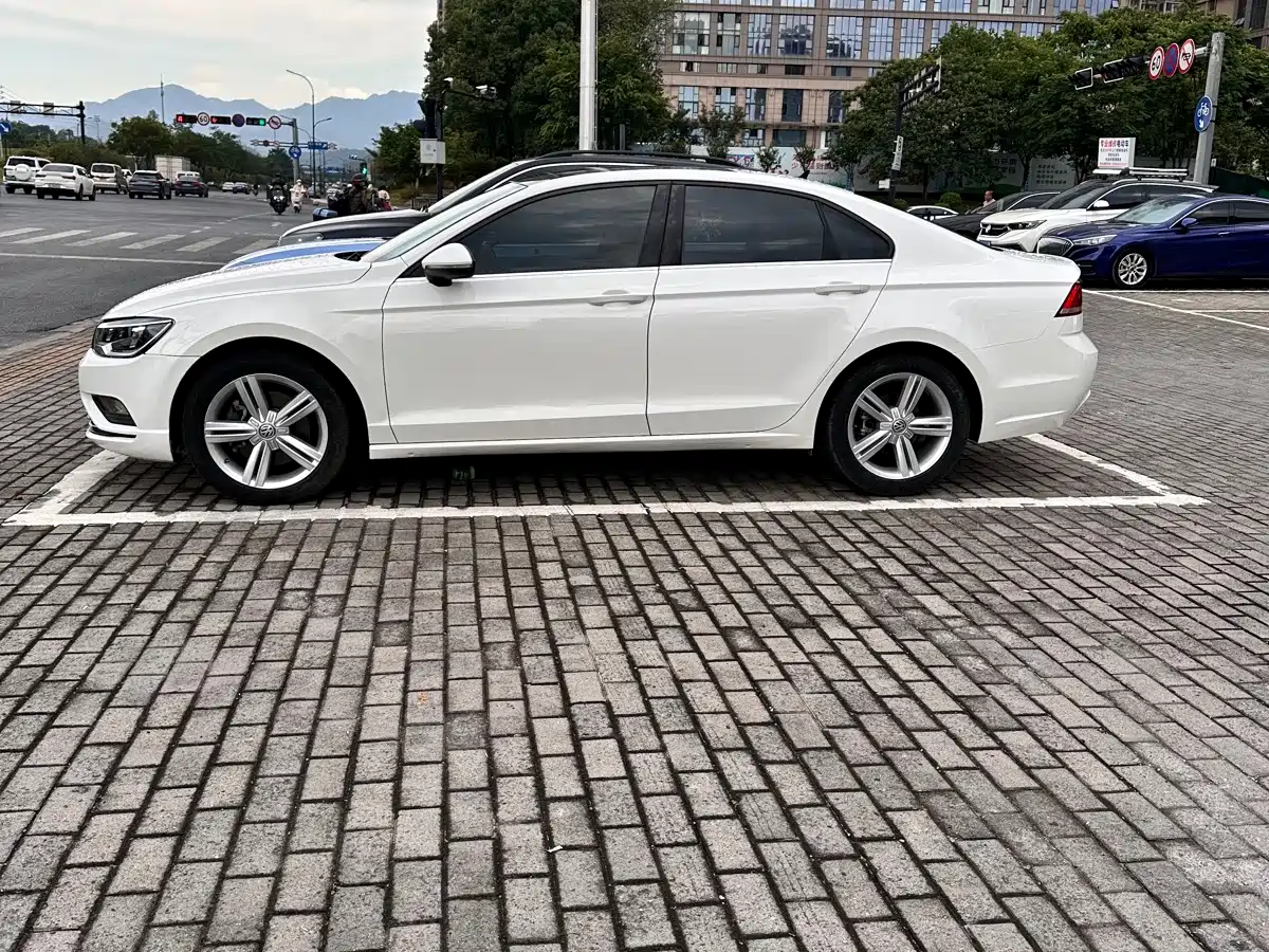 Volkswagen Lamando 2015 2015 330TSI DSG Comfort