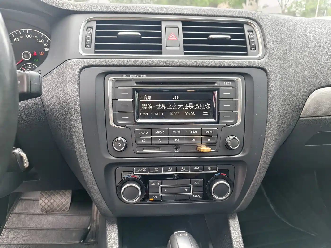Volkswagen Sagitar 2014 1.4TSI Automatic Luxury фото 12