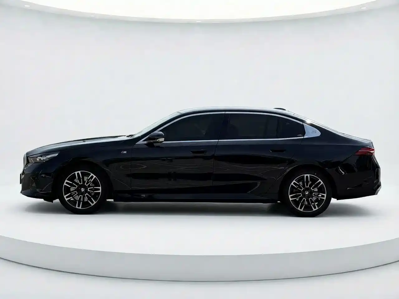 BMW 5 Series 2024 530Li Leading M Sport Package фото 2