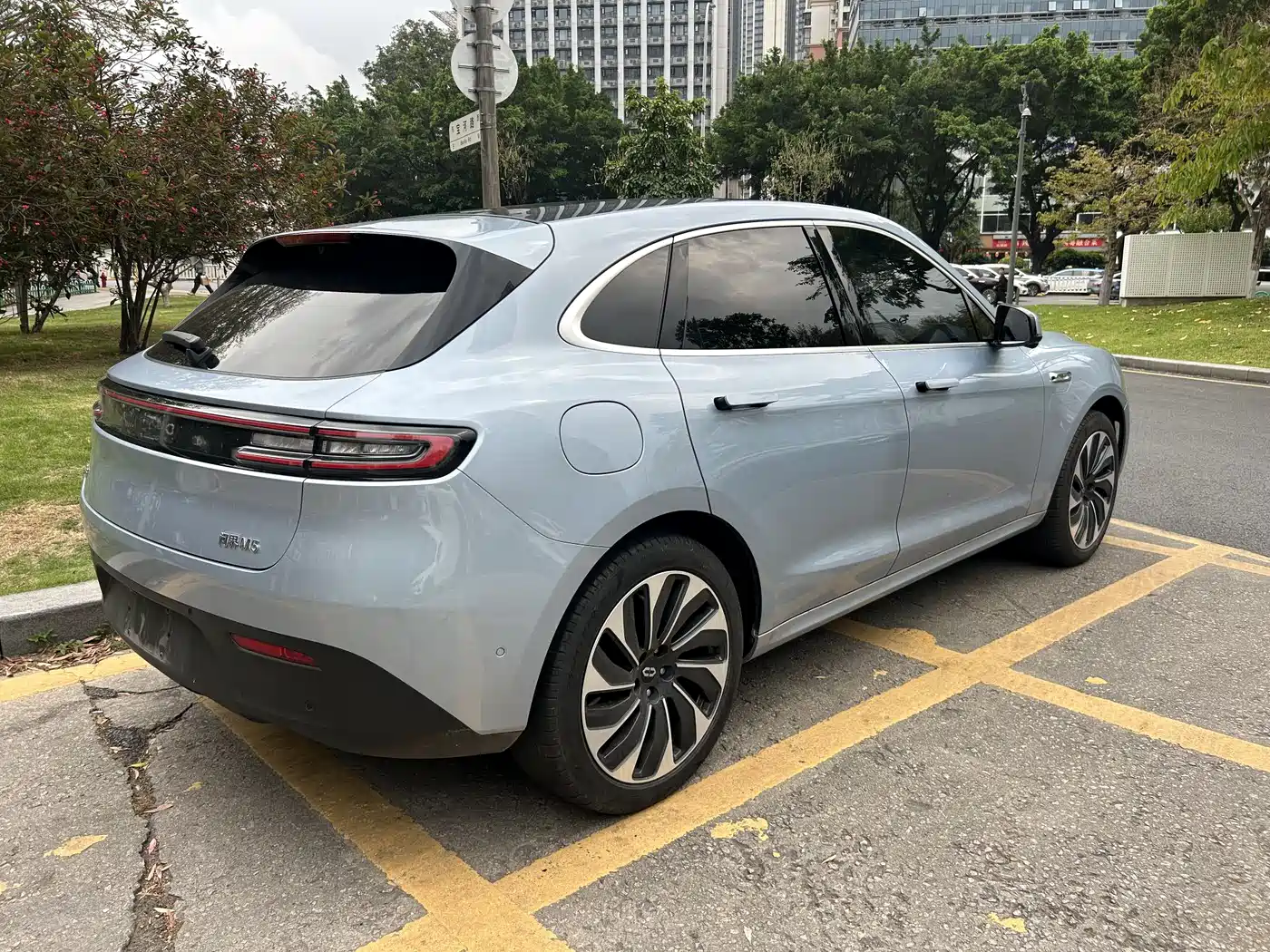 AITO Wenjie AITO M5 2023 Extended Range AWD Smart Drive Edition фото 4
