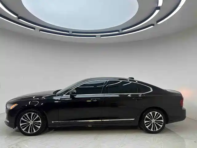 Volvo S90 2024 2024 B5 Momentum Luxury Edition
