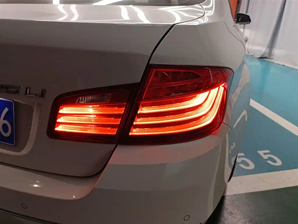 BMW 5 Series 2014 525Li Luxury Design Package фото 24