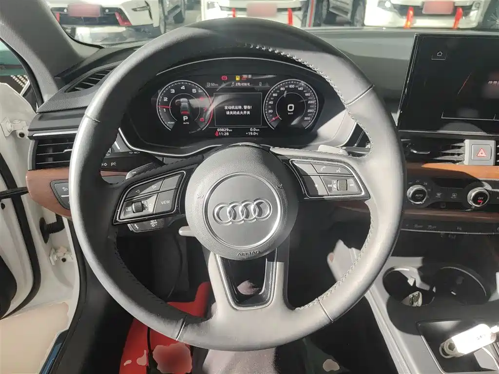 Audi A4L 2020 40 TFSI Fashion Dynamic Edition фото 3