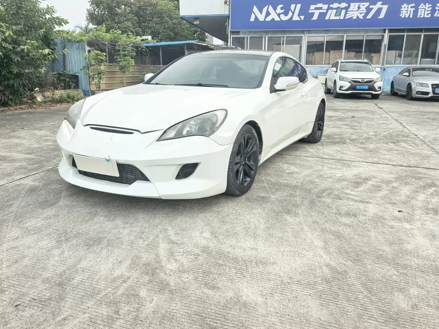 Hyundai Genesis Coupe 2009 Model 2.0T Automatic Luxury Edition фото 2