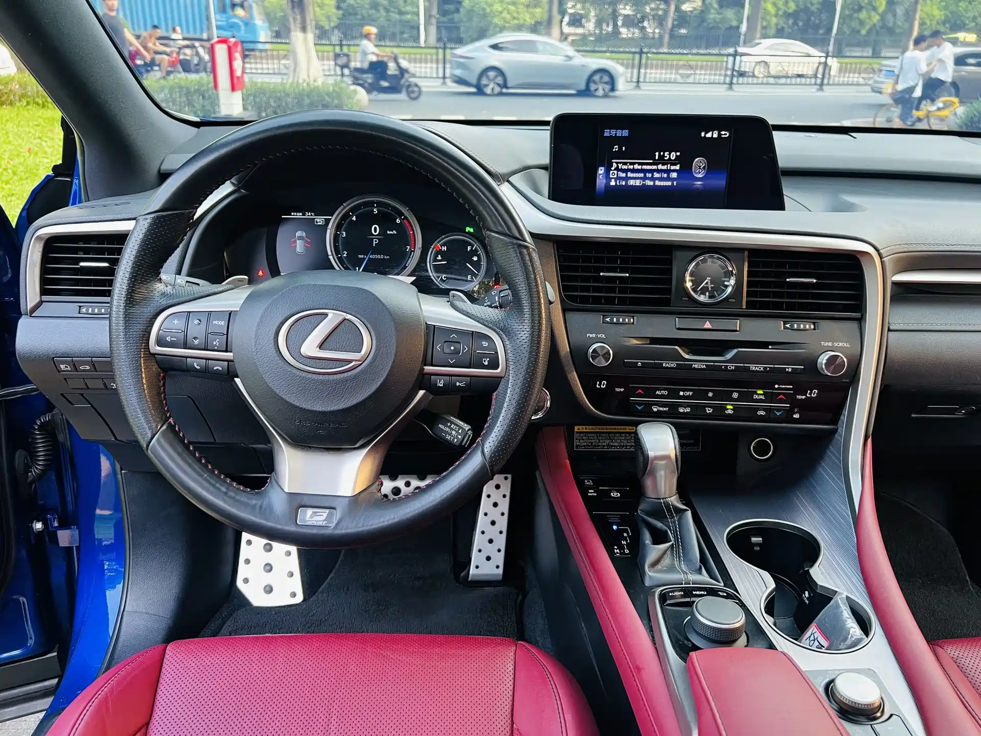 Фото 16 - Lexus RX