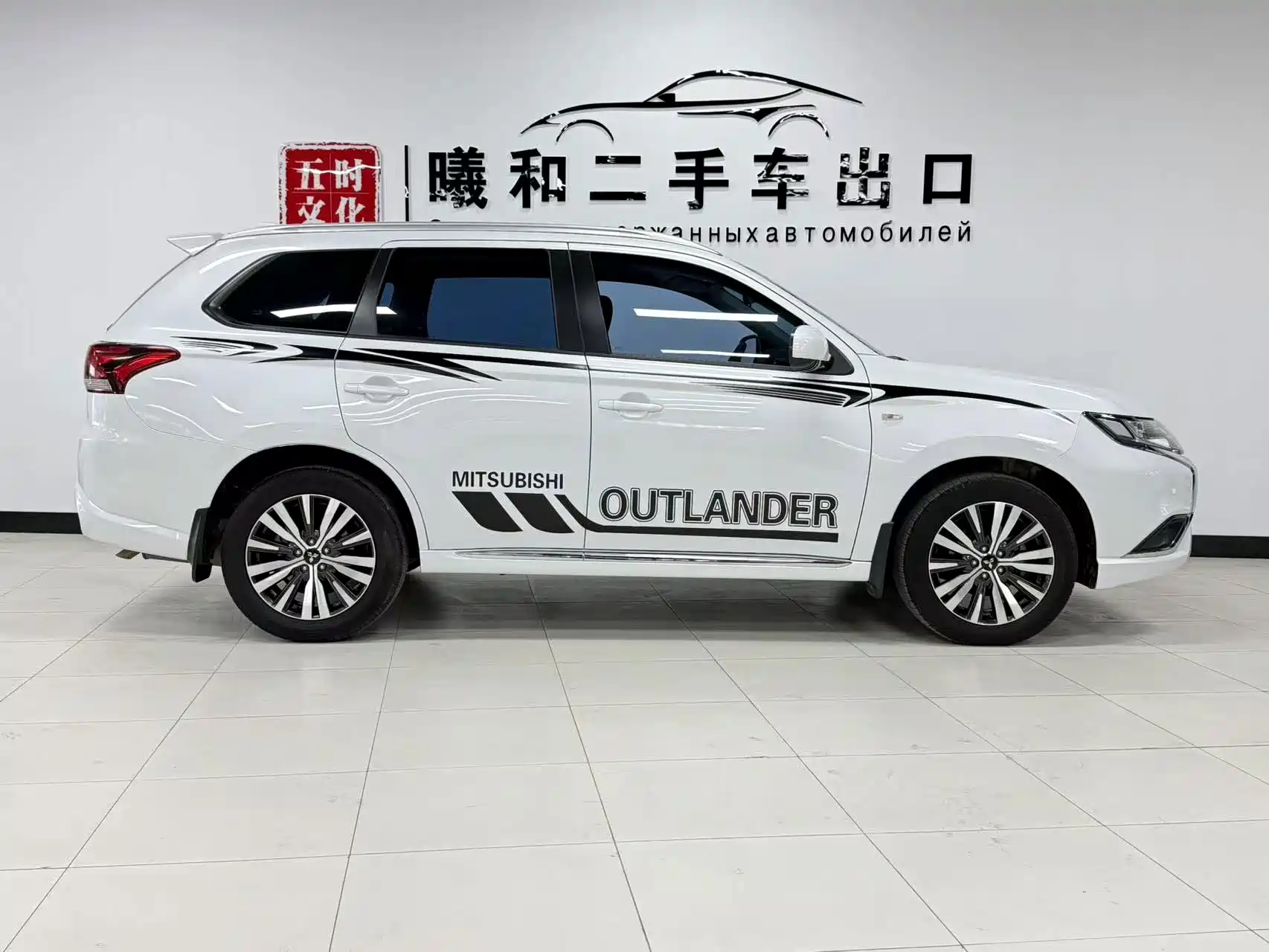 صورة 10 - Mitsubishi Outlander