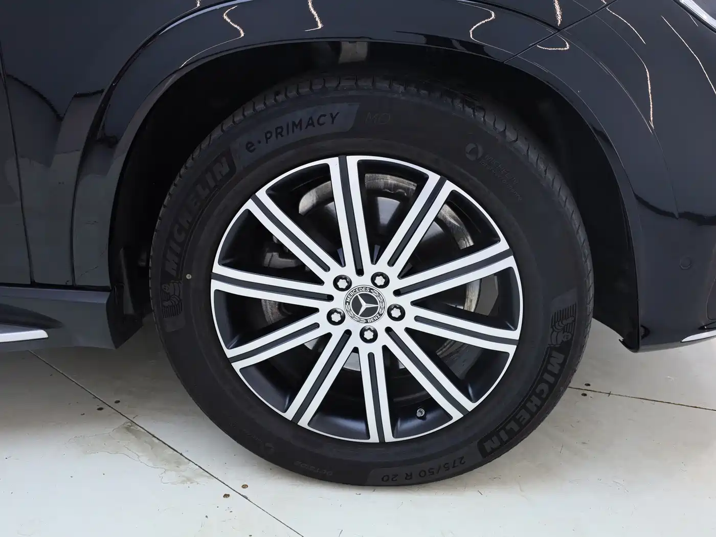 صورة 8 - Mercedes-Benz GLE