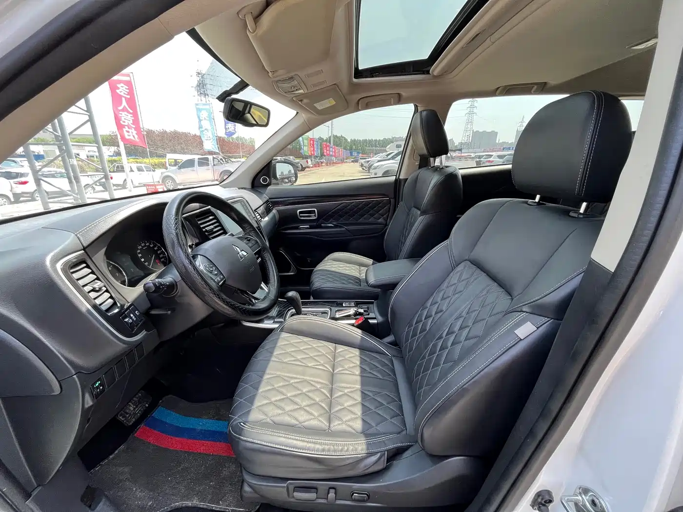 Mitsubishi Outlander 2021 Facelift 2.0L 2WD Premium Edition 5-Seater фото 8