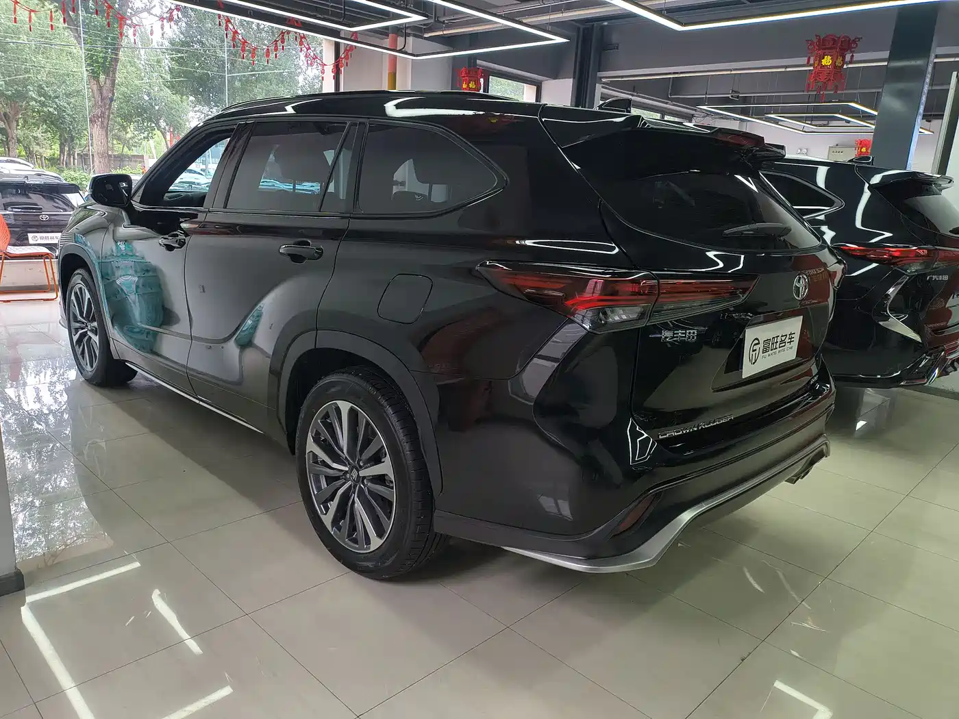 Toyota Crown Kluger 2024 2.5L HEV 4WD Luxury Edition фото 6