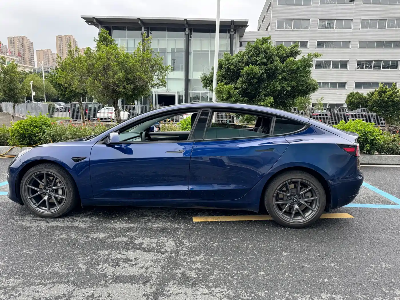 Фото 10 - Tesla Model 3