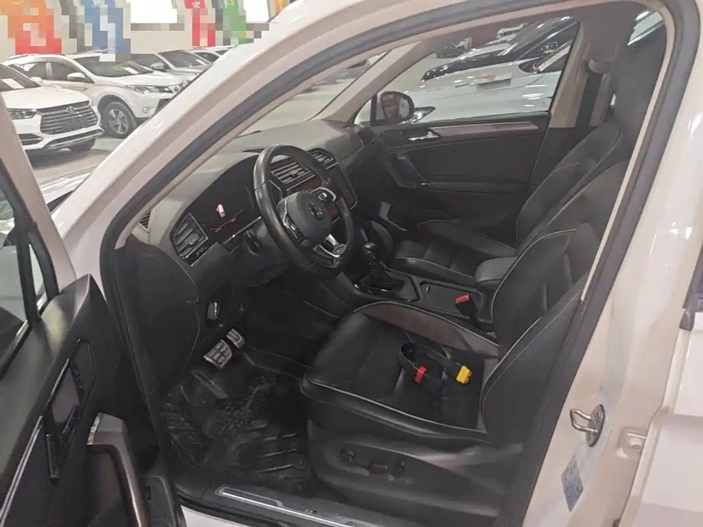 Фото 16 - Volkswagen Tiguan L