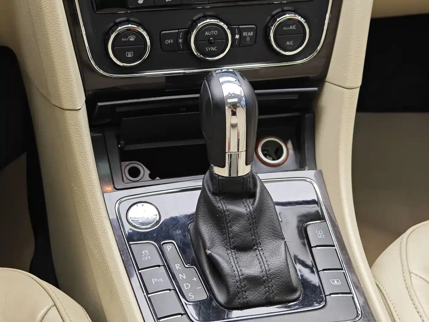 Volkswagen Passat 2015 1.8TSI DSG Prestige Edition фото 18