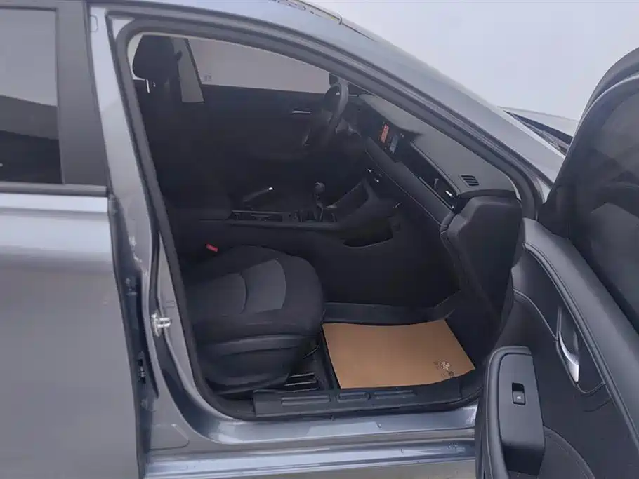 ROEWE I5