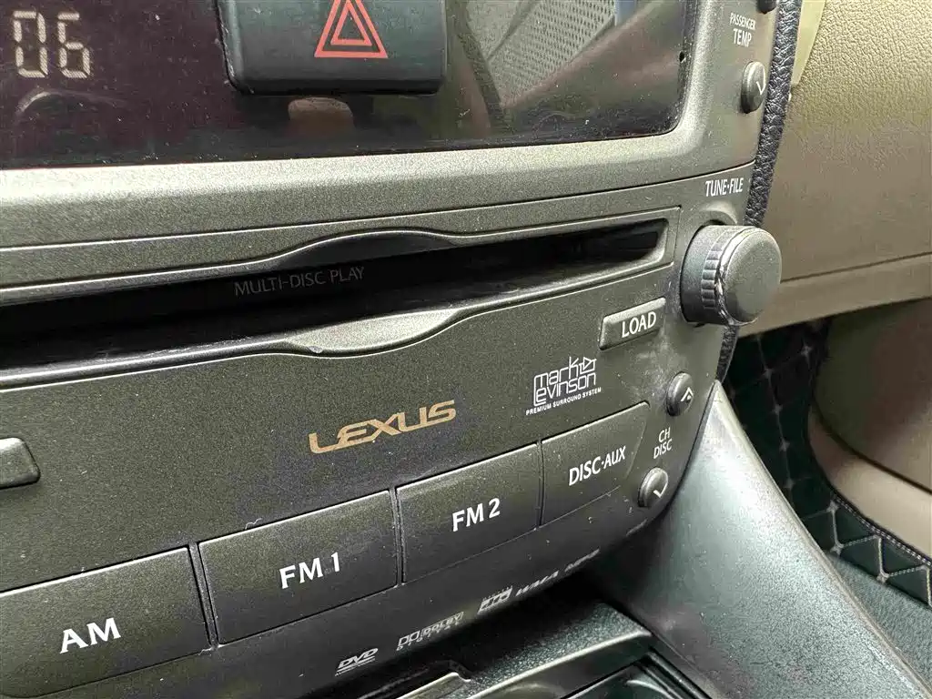 Фото 23 - Lexus IS