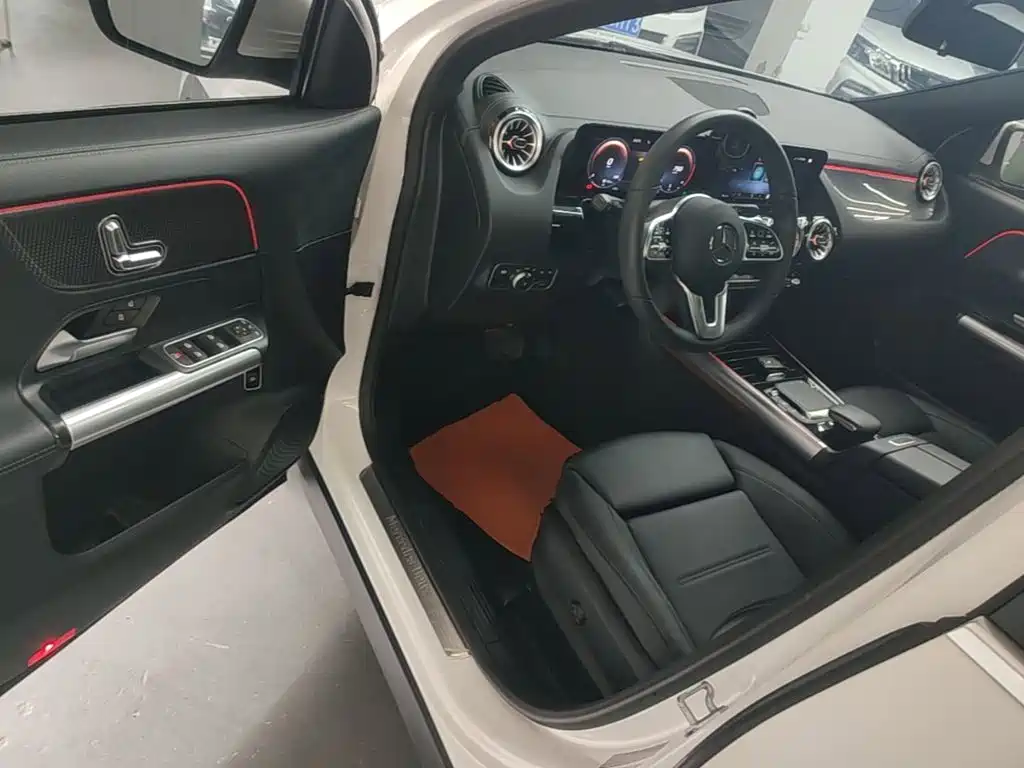 Фото 16 - Mercedes-Benz GLA