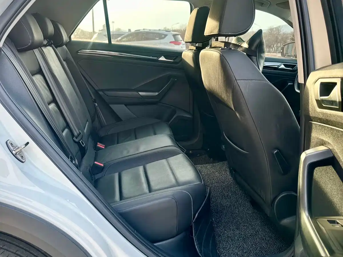 VOLKSWAGEN T ROC EXPLORING SONGS